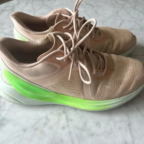 sports shoes - Picture 3 of 3